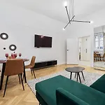 The Market Square Siedmiu Elektorow Apartment By Noclegi Renters